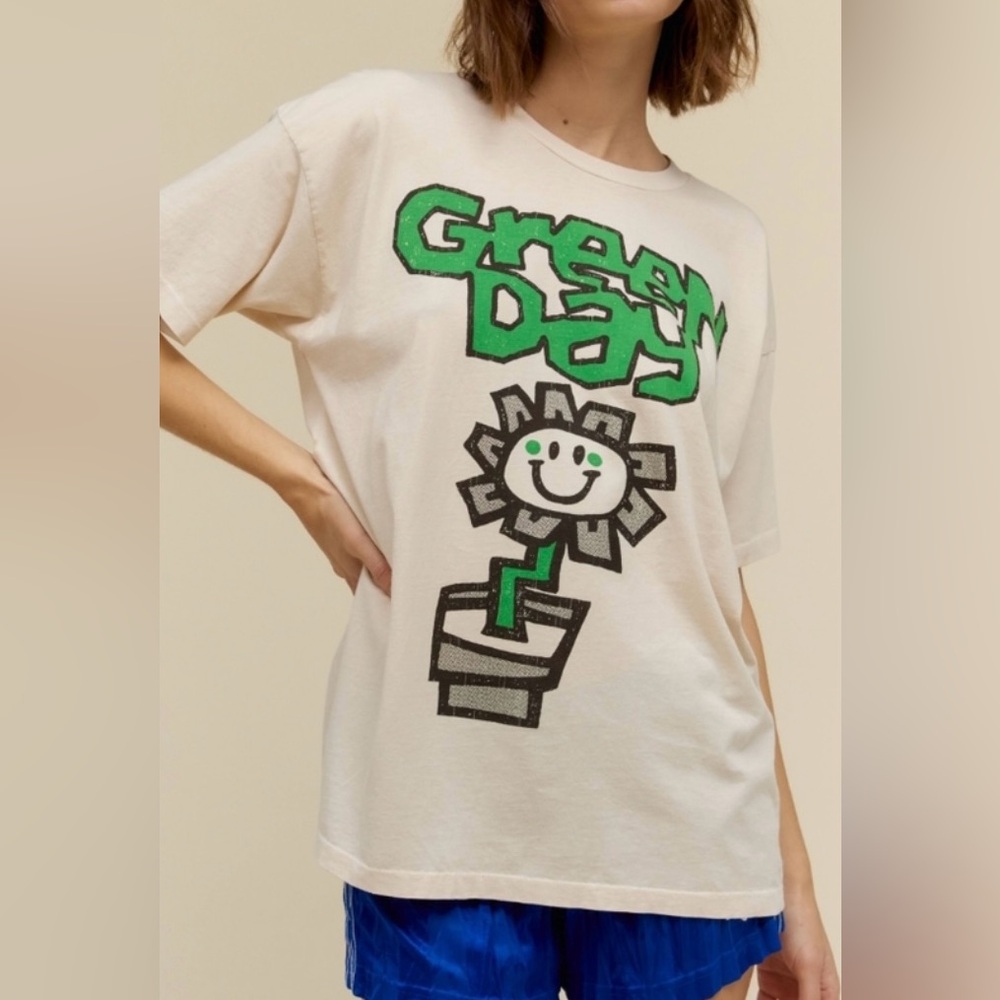 NWOT Daydreamer Green Day tee